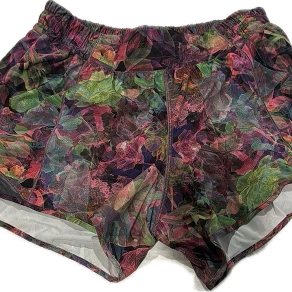 Lululemon Hotty Hot High-Rise Lined Short 4" Size 10 - Picture 5 of 8